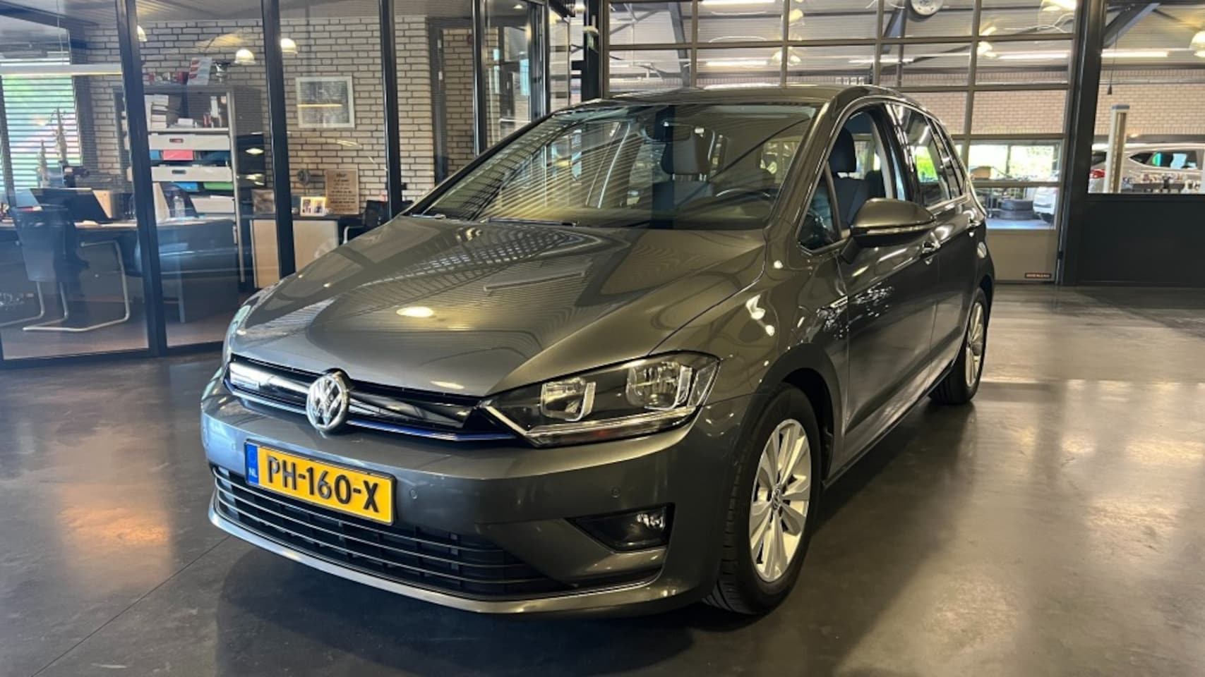 Volkswagen Golf Sportsvan - 1.0 TSI COMFORTLINE Sportsvan - AutoWereld.nl