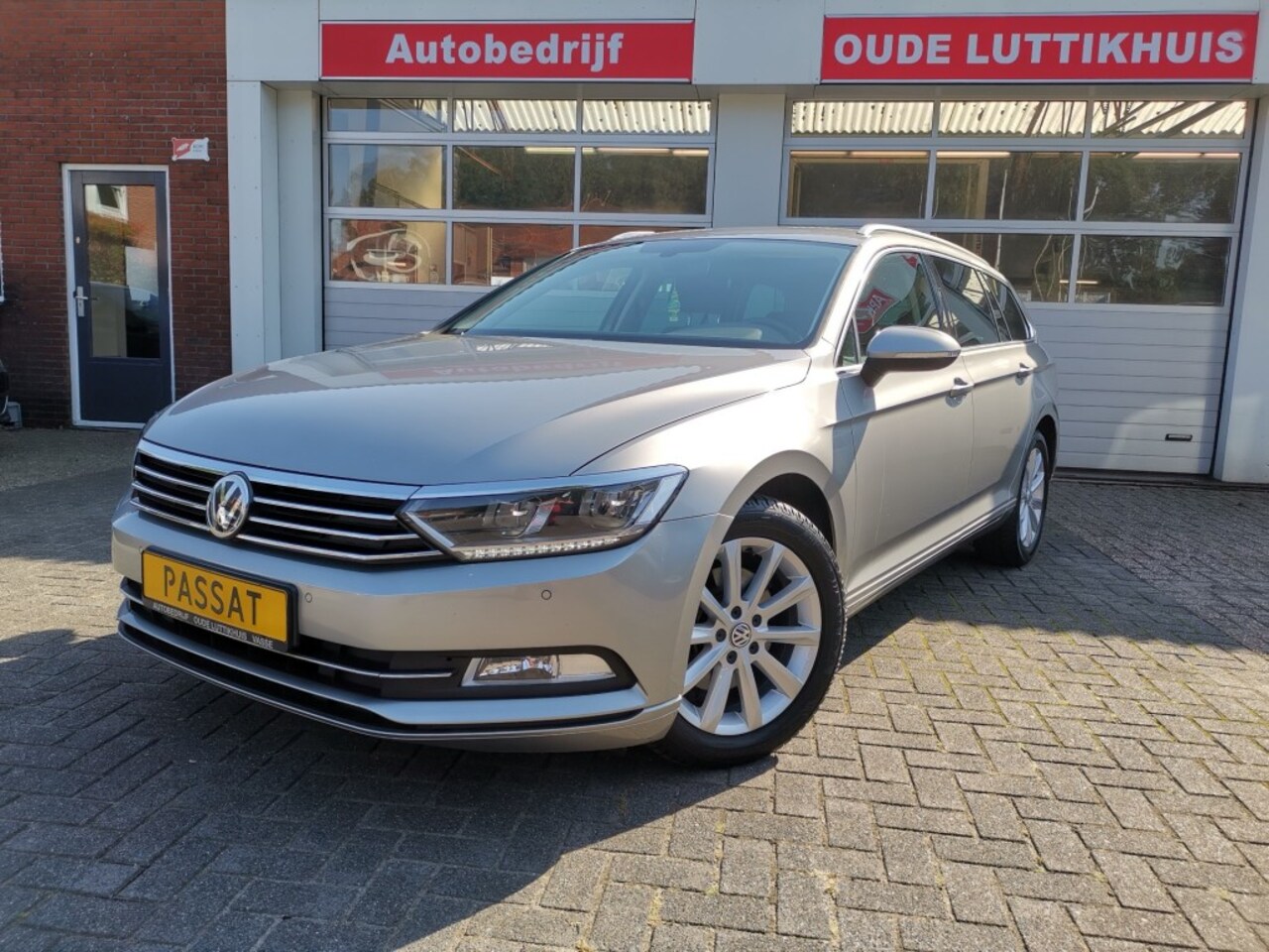 Volkswagen Passat Variant - Variant 1.4TSI 150PK DSG Highline Cruise Navi Full-Led Bluetooth - AutoWereld.nl