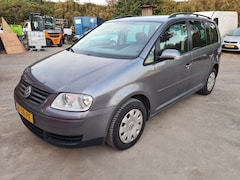 Volkswagen Touran - 1.6-16V FSI Business 7 persoons