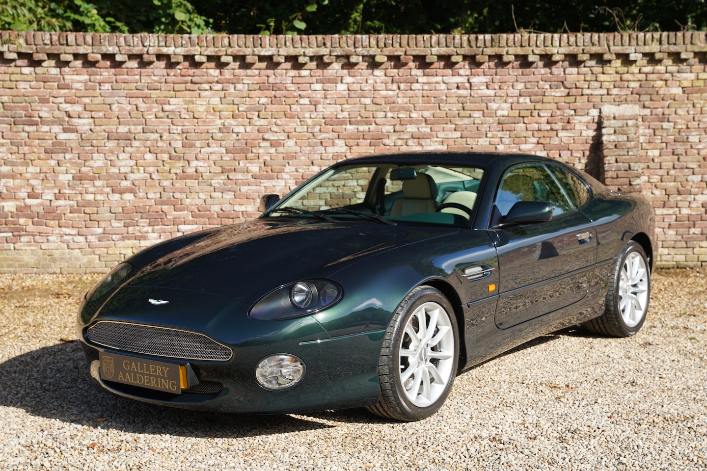 Aston Martin DB7 - Vantage In 'aston'-ishingly good condition, Finished in "Pentland Green" with "Forest and - AutoWereld.nl