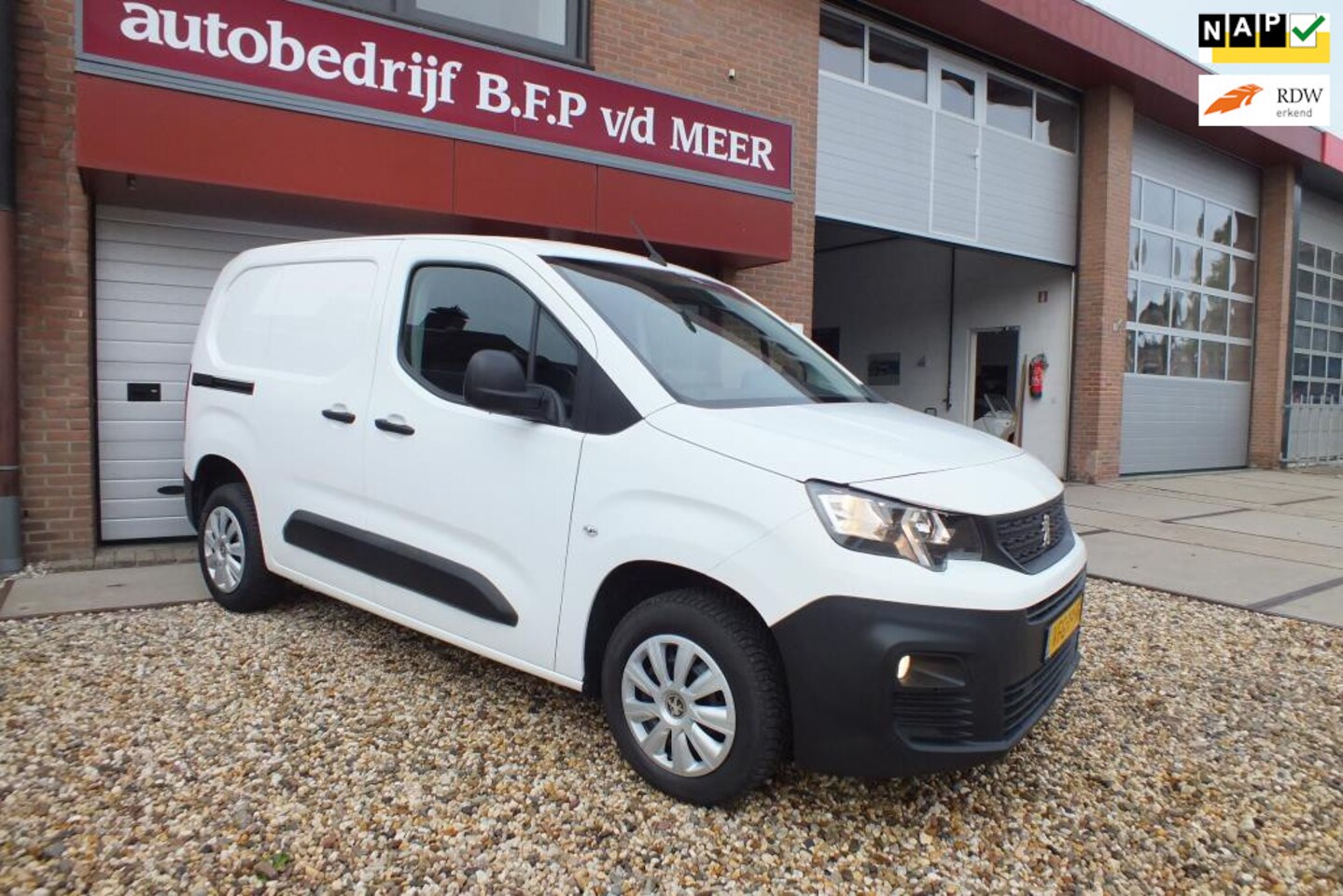 Peugeot Partner - 1.5 BlueHDI Premium Navi - AutoWereld.nl