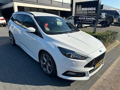 Ford Focus Wagon - 2.0 ST 250 pk