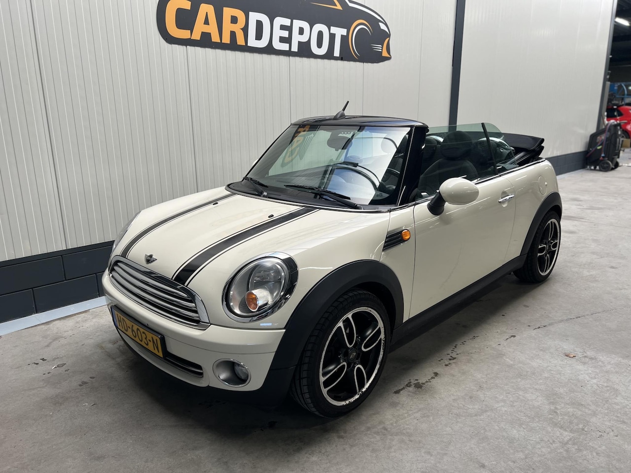 MINI Cabrio - Mini 1.6 Cooper Pepper Zeer nette Cabrio. - AutoWereld.nl