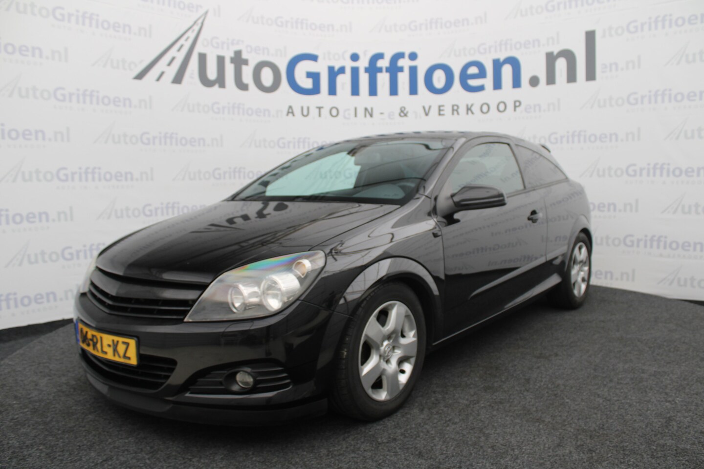 Opel Astra GTC - 2.0 T Sport 200PK met trekhaak - AutoWereld.nl