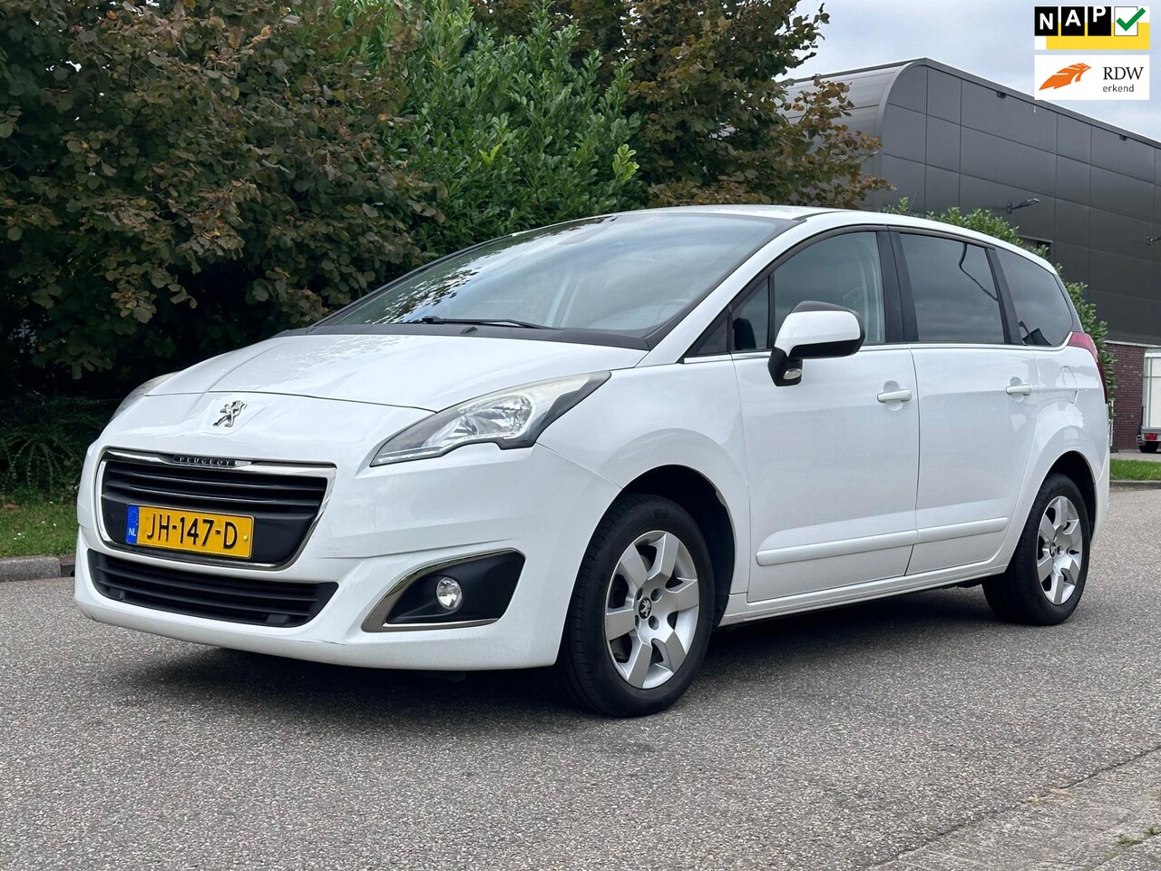 Peugeot 5008 - 1.2 PureTech Blue Lease 7 Persoons Navigatie*Cruise*Dealer onderhouden*NAP*Clima*Parkeerse - AutoWereld.nl