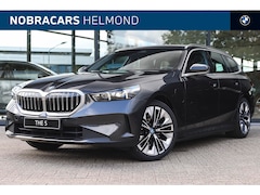 BMW 5-serie Touring - 530e Automaat / Trekhaak / Adaptieve LED / Parking Assistant Plus / Live Cockpit Professio