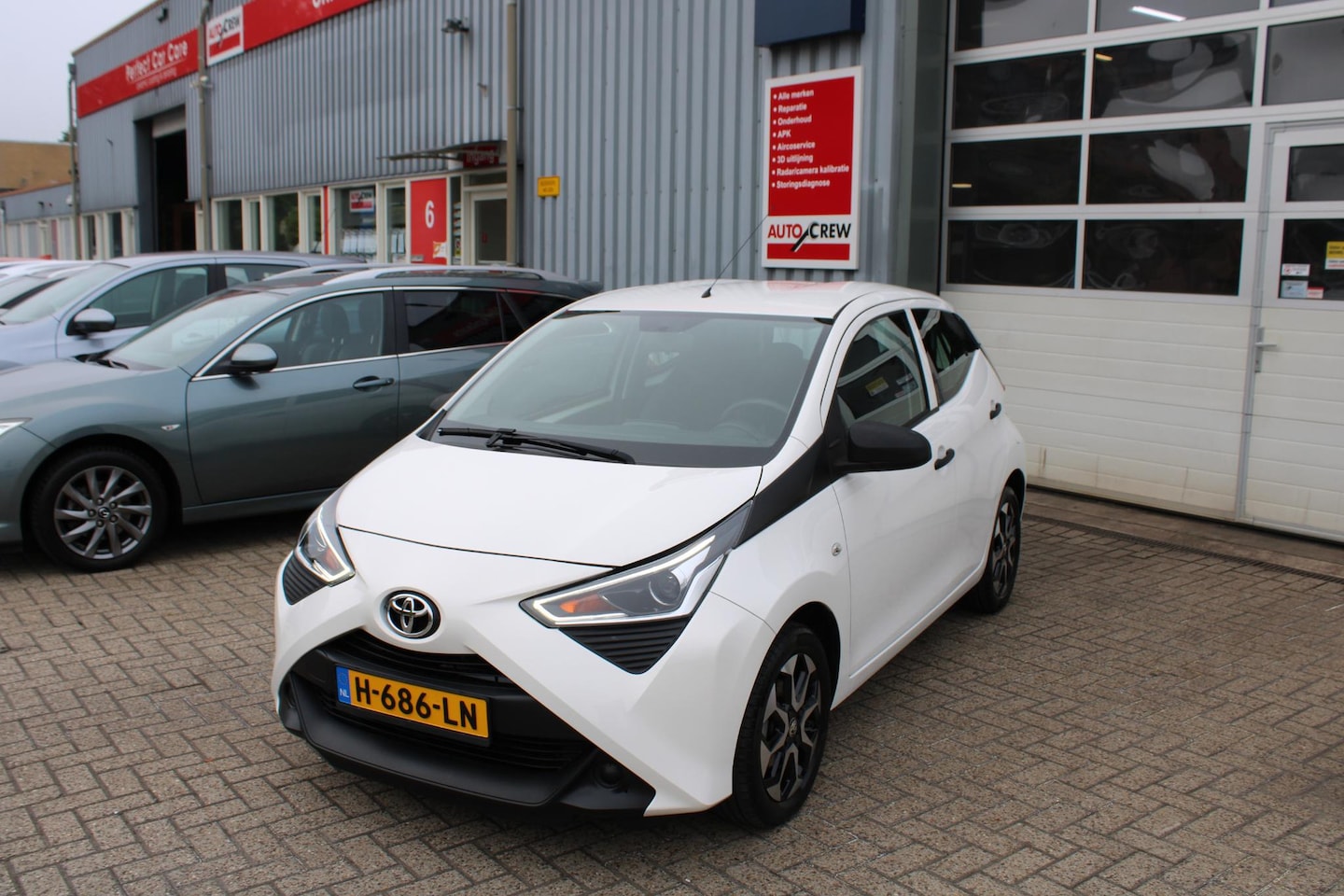 Toyota Aygo - 1.0 VVT-i x-fun airco/cruise/zeer lage km stand - AutoWereld.nl