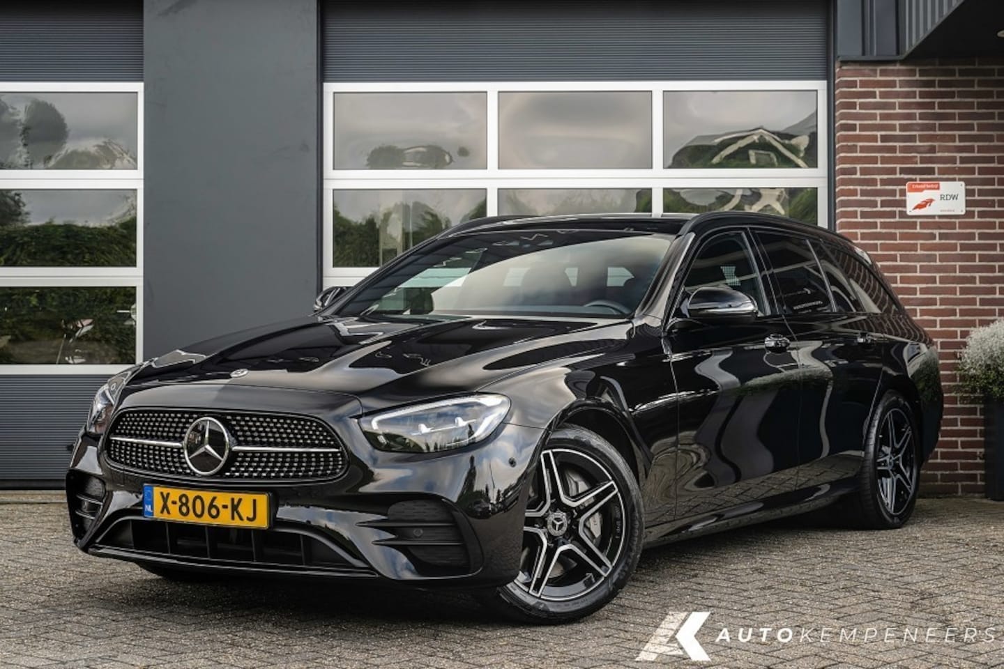 Mercedes-Benz E-klasse - 300 e AMG Line | Panorama | Night Package | Burmester | Trekhaak | ACC | - AutoWereld.nl