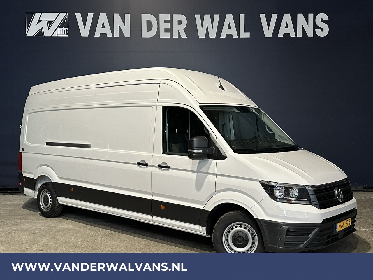 Volkswagen Crafter - 2.0 TDI 140pk L4H4 L3H3 Hoog dak Euro6 Airco | 2x Zijdeur | Camera | Apple Carplay android - AutoWereld.nl