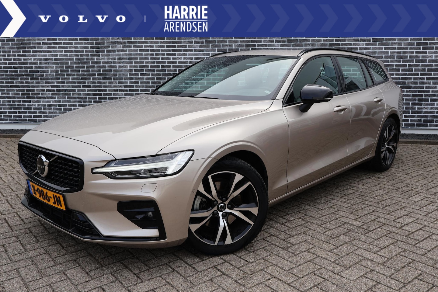 Volvo V60 - 2.0 B3 Plus Dark | Panoramadak | 360 camera | Adaptive cruise control | Harman/Kardon audi - AutoWereld.nl