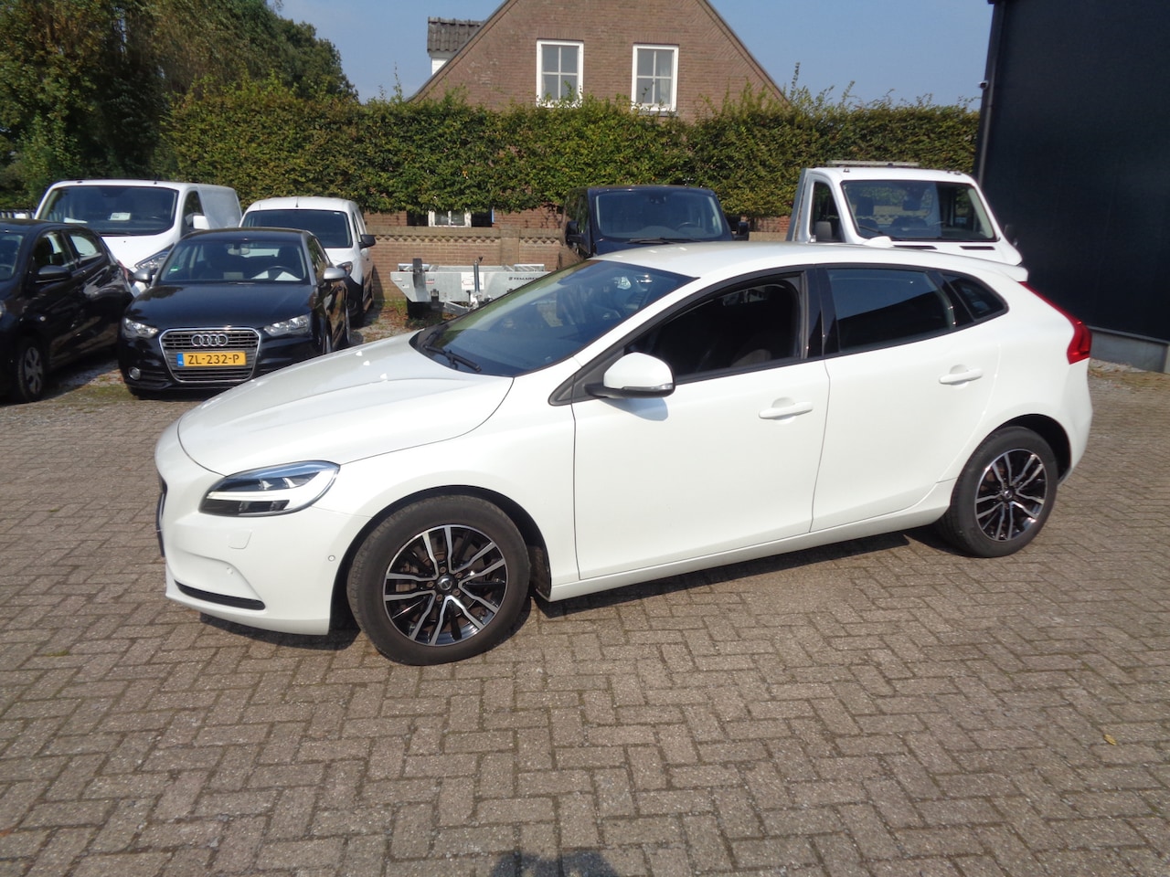 Volvo V40 - 1.5 T2 Polar+ Automaat, Ecc, Navigatie, LM velgen - AutoWereld.nl