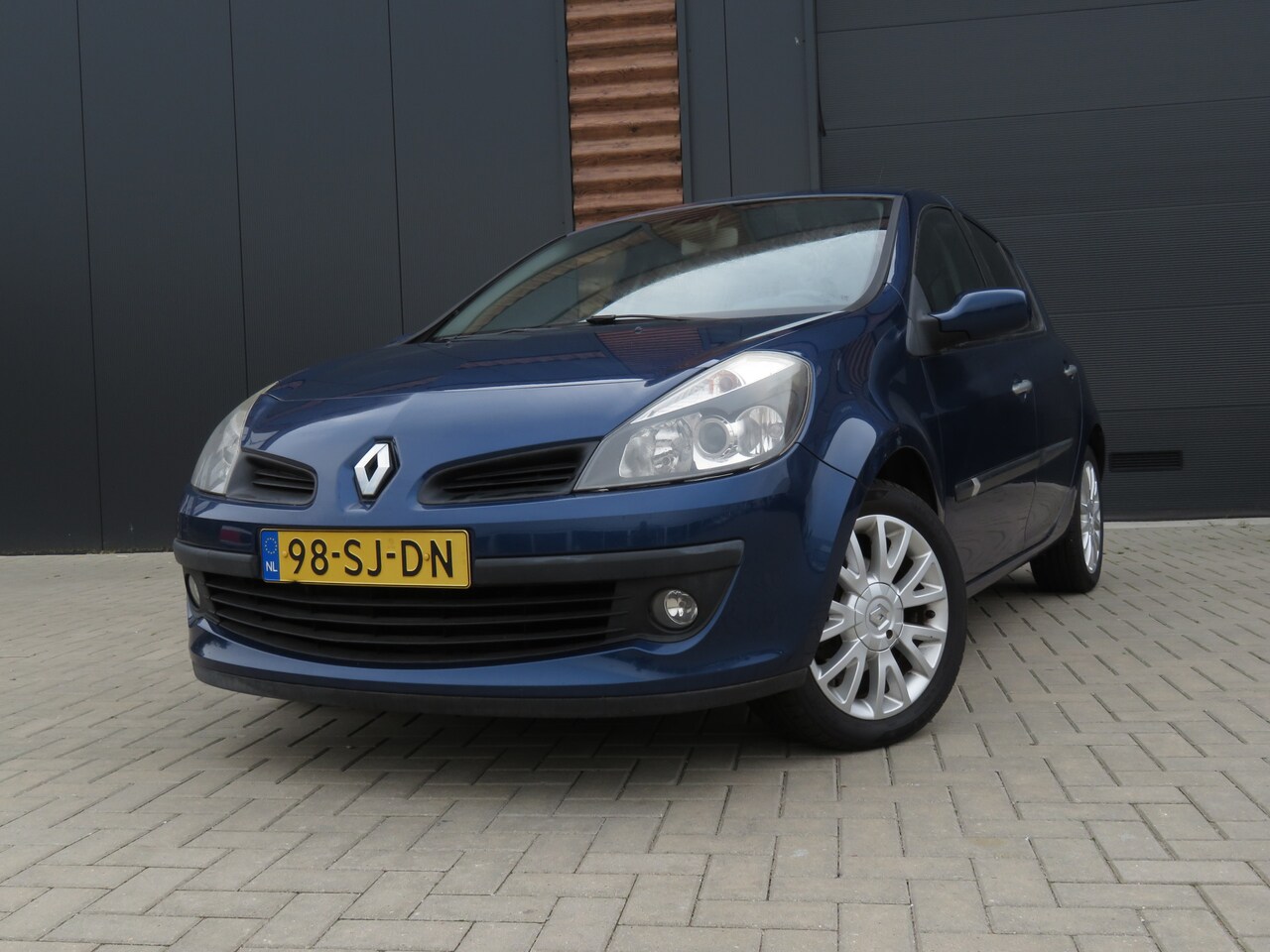 Renault Clio - 1.4-16V Dynamique Luxe Airco Cr-Control Trekhaak %-Drs - AutoWereld.nl