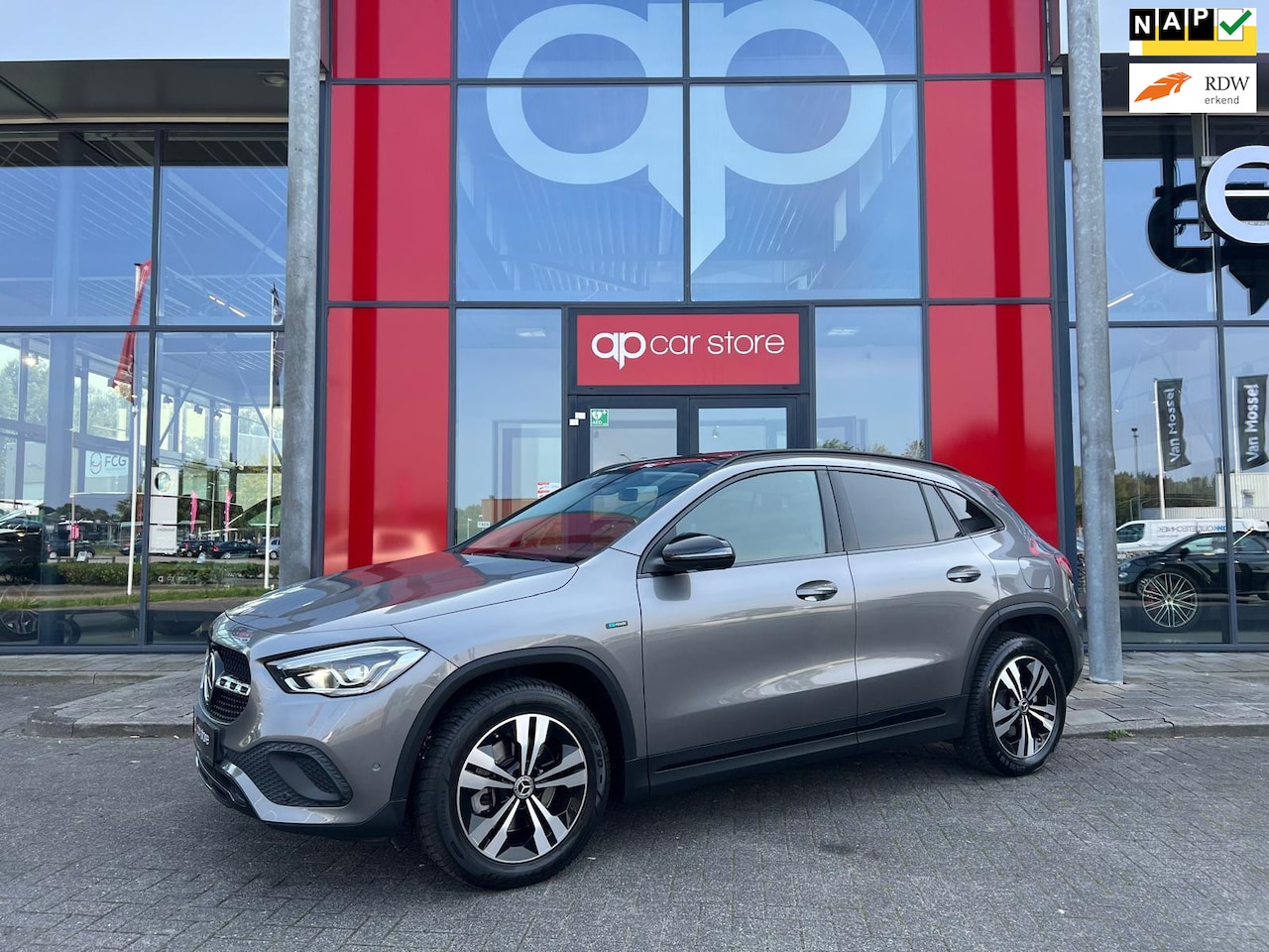 Mercedes-Benz GLA-Klasse - 250e achteruitrij camera | Navi | Pano | Trekhaak - AutoWereld.nl