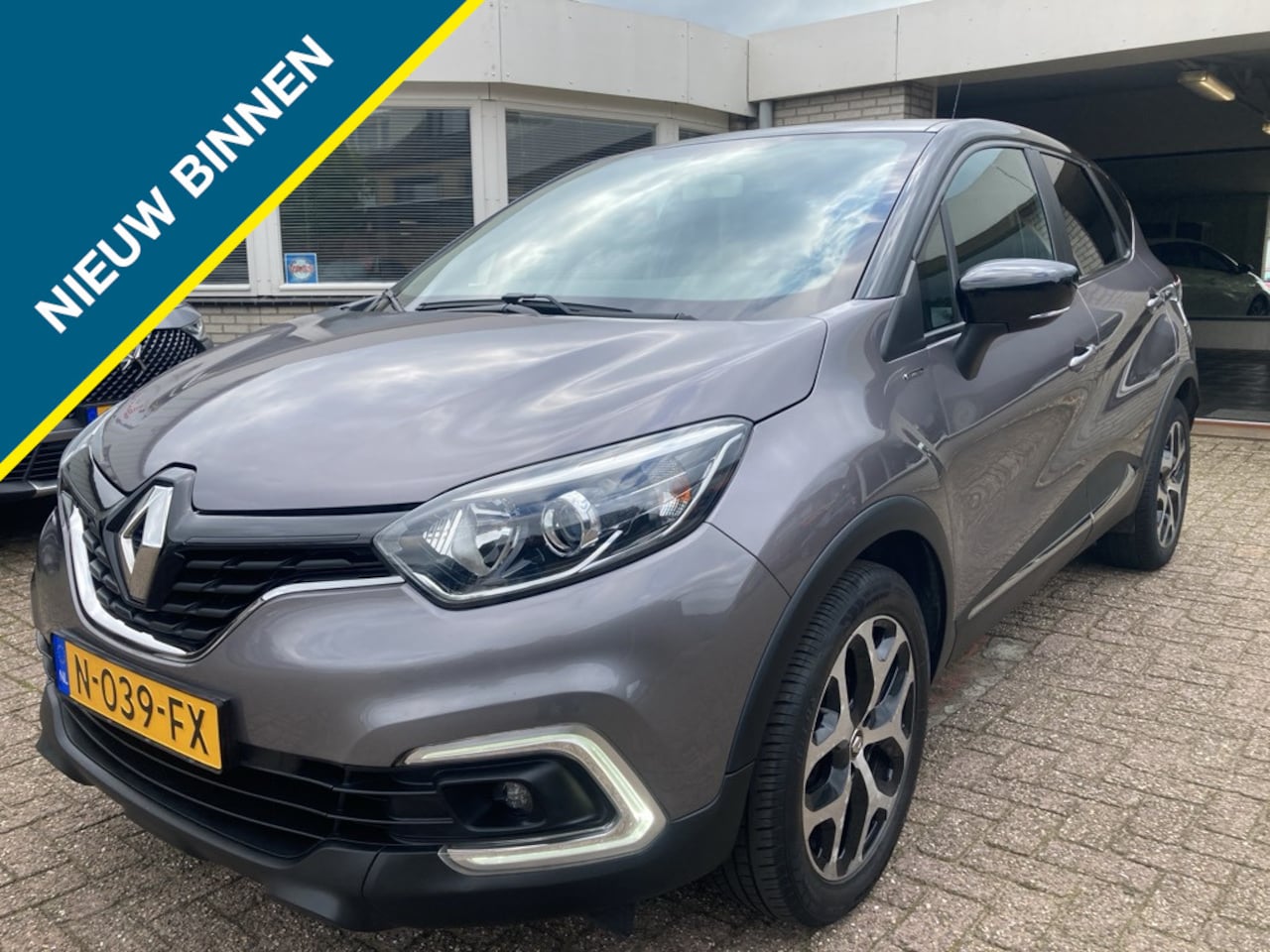 Renault Captur - 0.9 TCe 90pk Limited / Navigatie - AutoWereld.nl