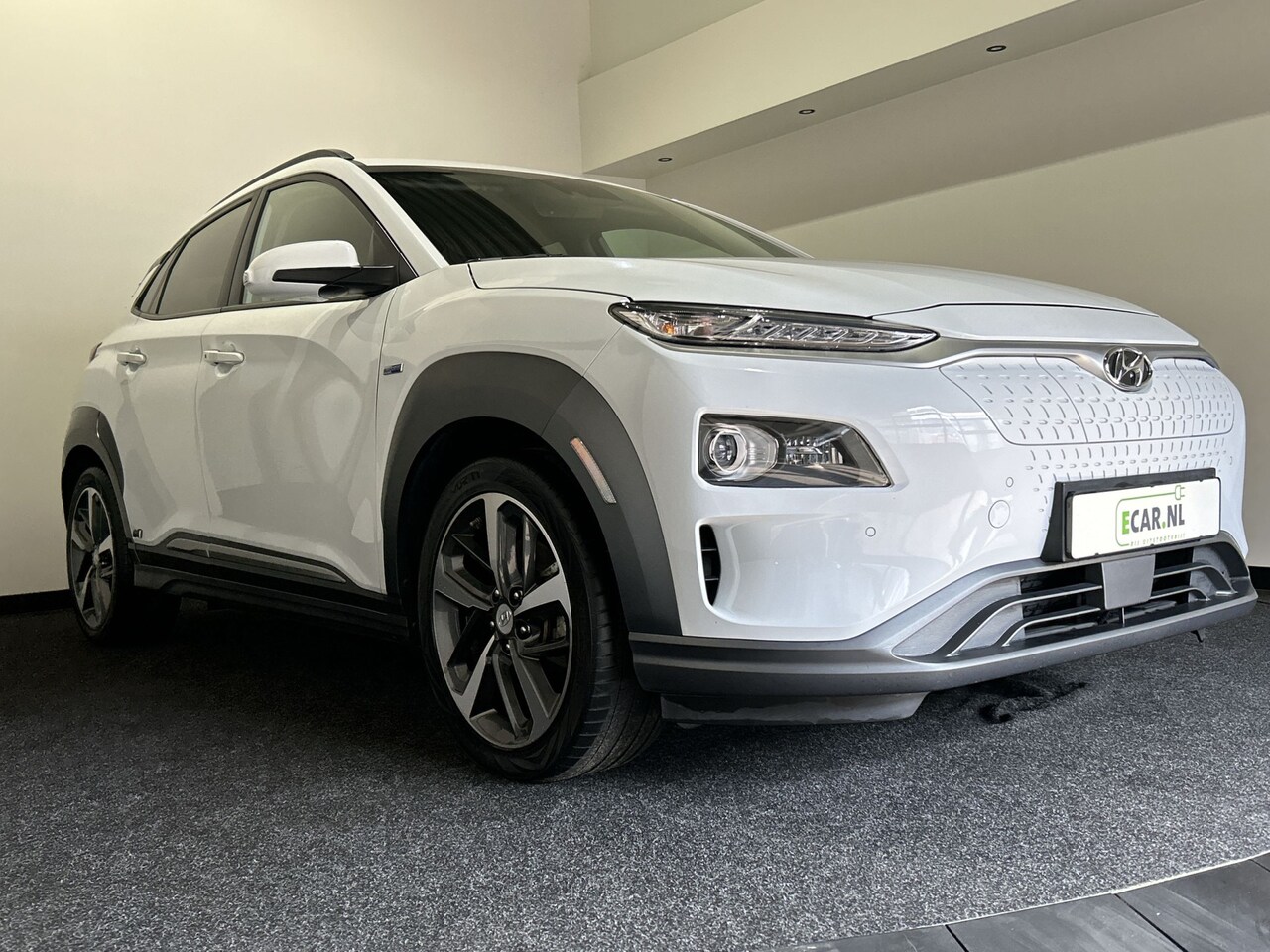 Hyundai Kona Electric - EV Premium 64 kWh | Volleder! | Voorstoelen verwarm- en ventileerbaar | - AutoWereld.nl