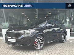 BMW X1 - xDrive25e M Sport Automaat / Panoramadak / Trekhaak / Sportstoelen / M Adaptief onderstel