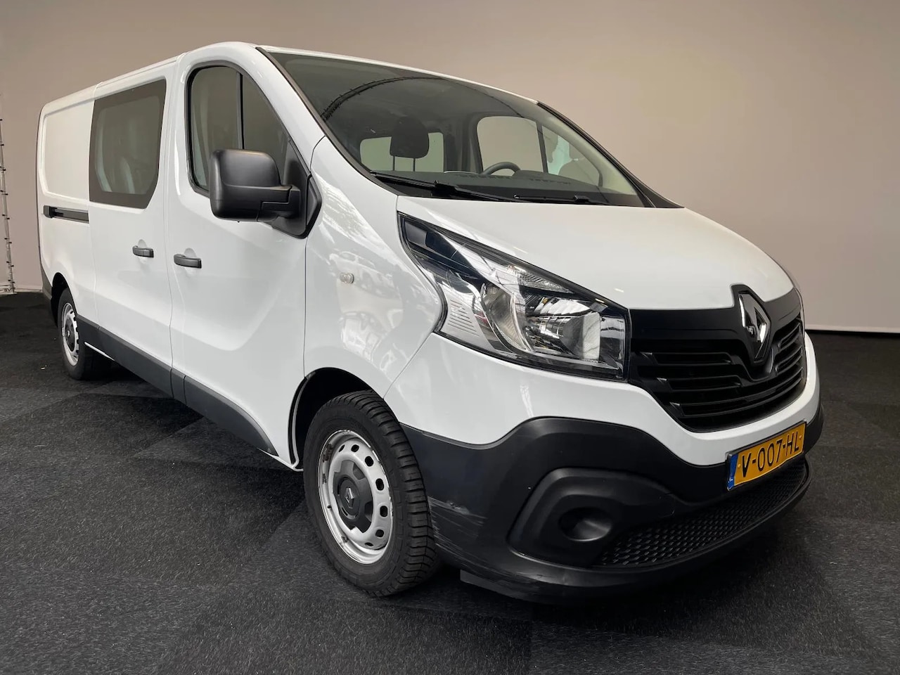 Renault Trafic - Dubbel cabine 5p L2 H1 Euro 6 Navigatie Airco - AutoWereld.nl