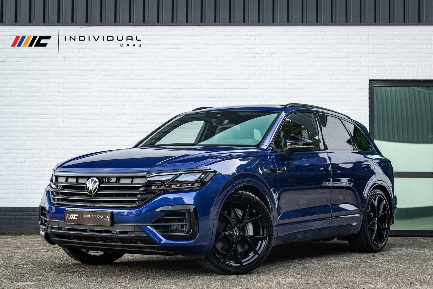 Volkswagen Touareg - R 3.0 V6 TSI eHybrid 462pk Puglia Nightvision Pano - AutoWereld.nl