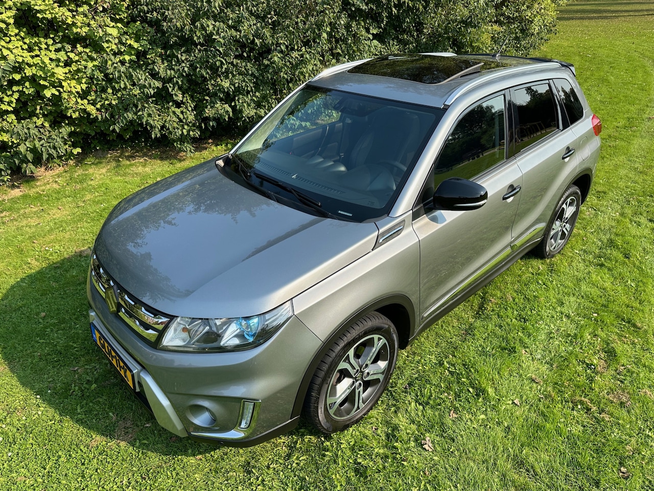 Suzuki Vitara - 1.6 High Executive *NAVI*PANO-DAK*LEDER*STOEL VERW*CRUISE-CONTROL*LM-VELGEN* - AutoWereld.nl