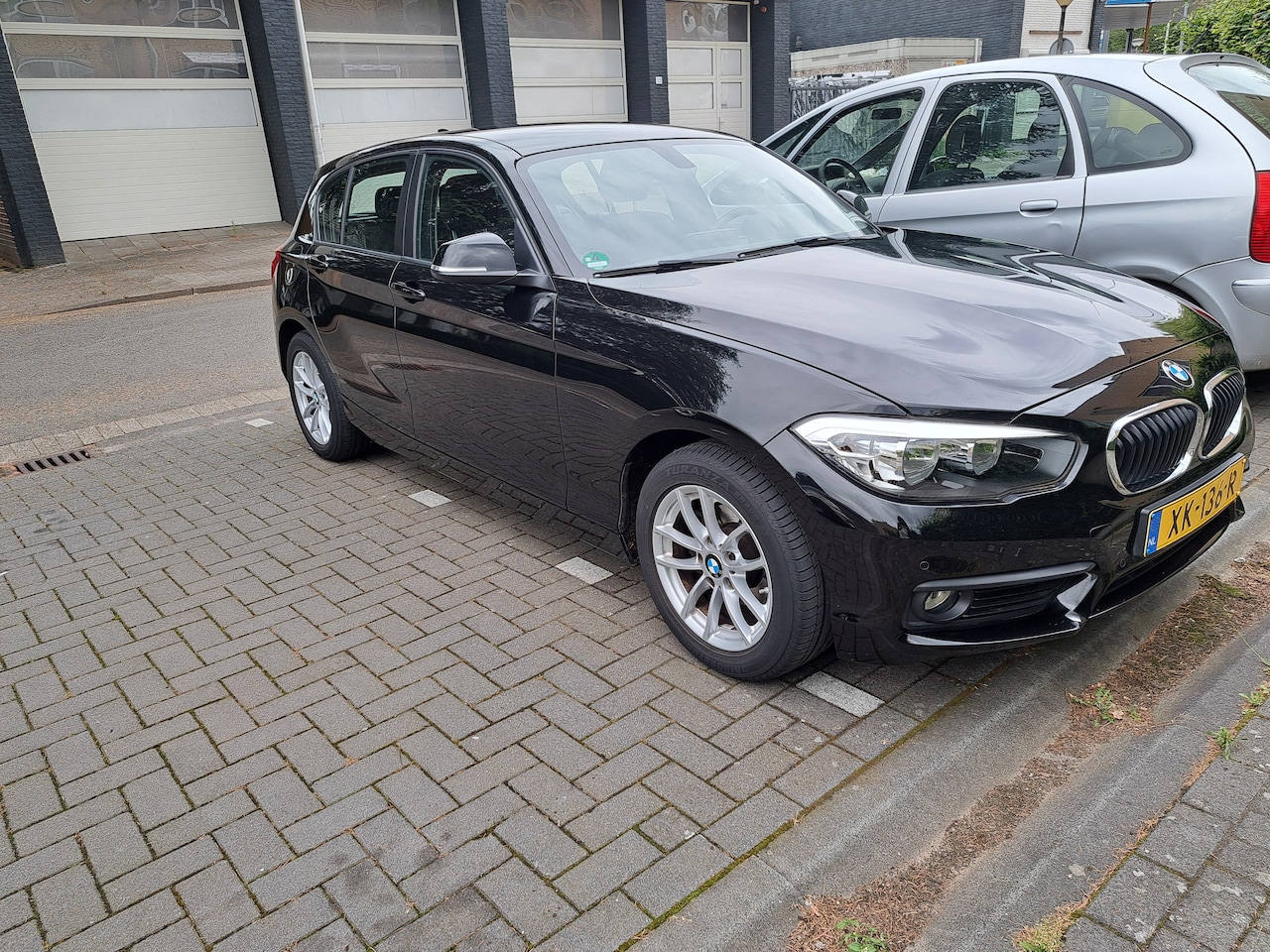 BMW 1-serie - 116i Sport 2015 Zwart Advantage - 60.328 KM Navi/ Clima / Bluetooth / Cruise / Stuurbed. / Stoelverw. - AutoWereld.nl