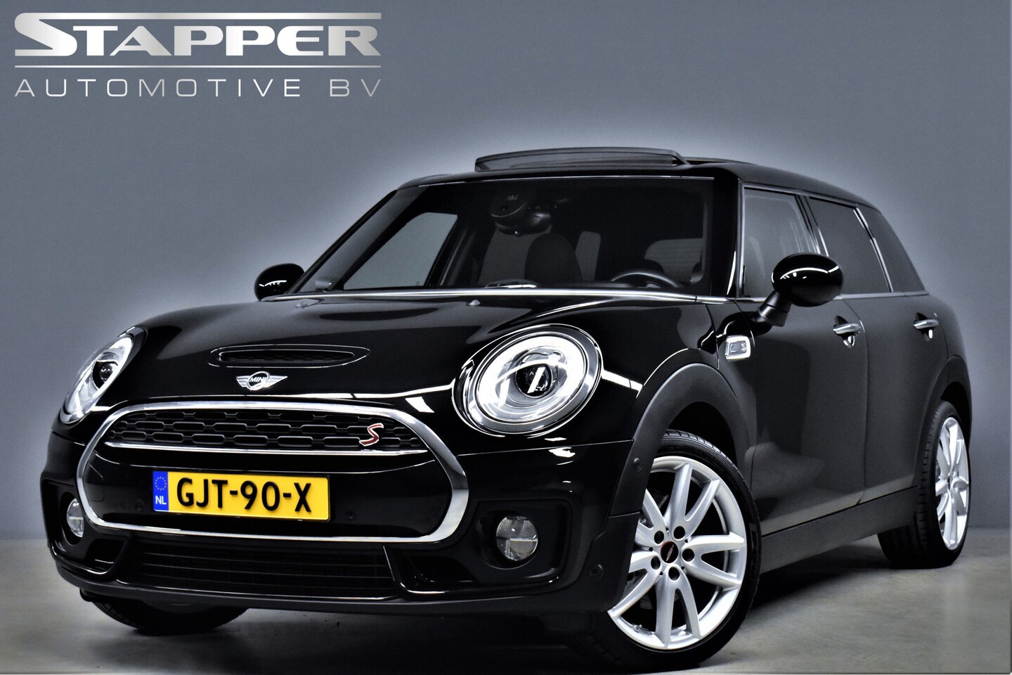 MINI Clubman - Mini 2.0 192pk Cooper S Automaat JCW-Pakket Pano/Schaalstoelen/H.Kardon/Keyless/Head-up/Na - AutoWereld.nl