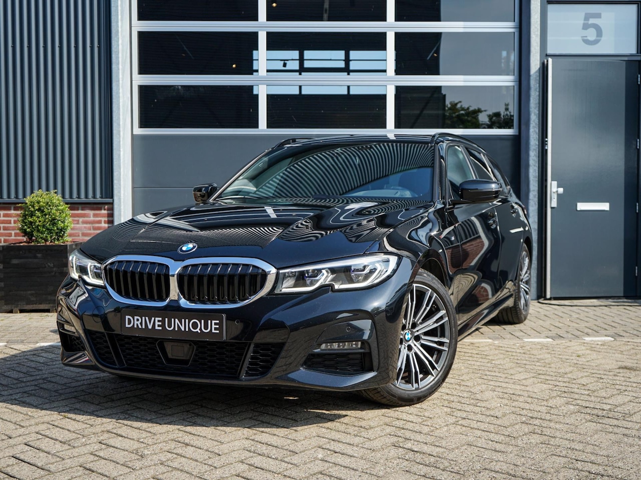 BMW 3-serie Touring - 320d High Executive 320d High Executive, M-pakket, Adaptief onderstel, 360 graden camera, Adaptieve Cruisecont - AutoWereld.nl