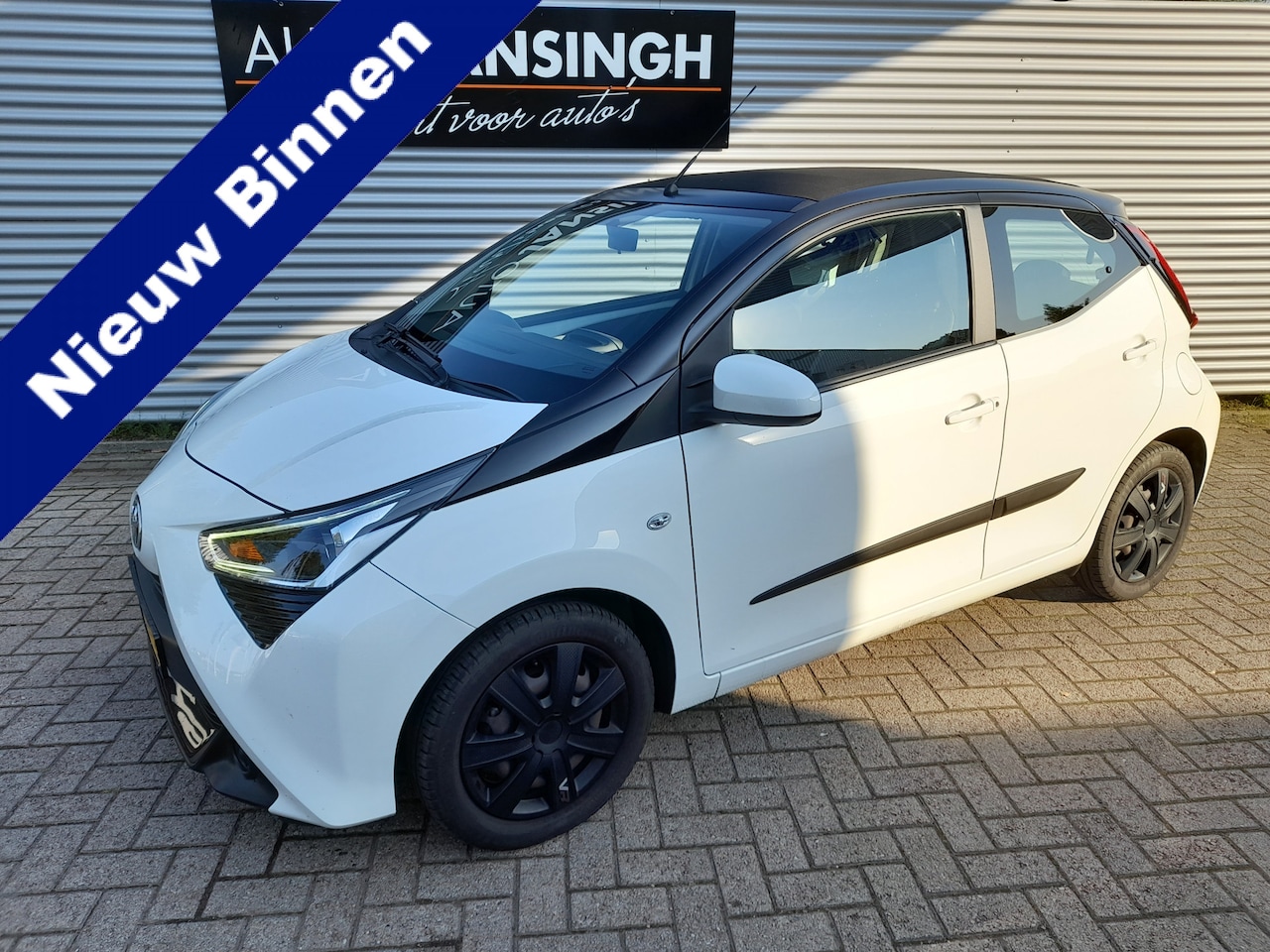 Toyota Aygo - 1.0 VVT-i x-play Cabrio! | Navi | Airco | Vouwdak | Achteruitrijcamera | RIJKLAARPRIJS INC - AutoWereld.nl