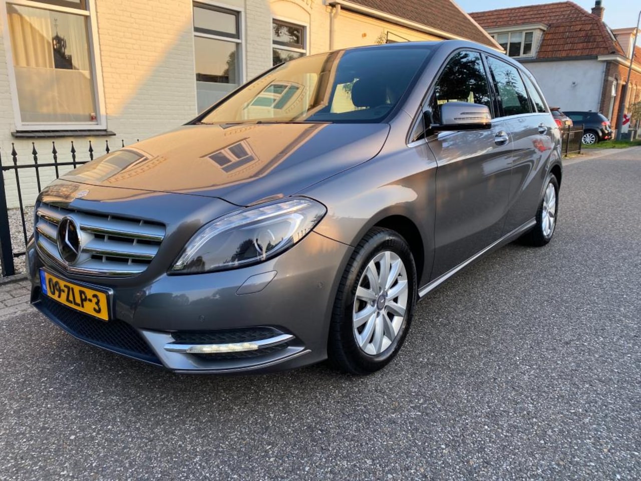 Mercedes-Benz B-klasse - 180 Ambition 180 Ambition,Automaat,Led,Nav,Pts,Trekhaak,NAP. - AutoWereld.nl