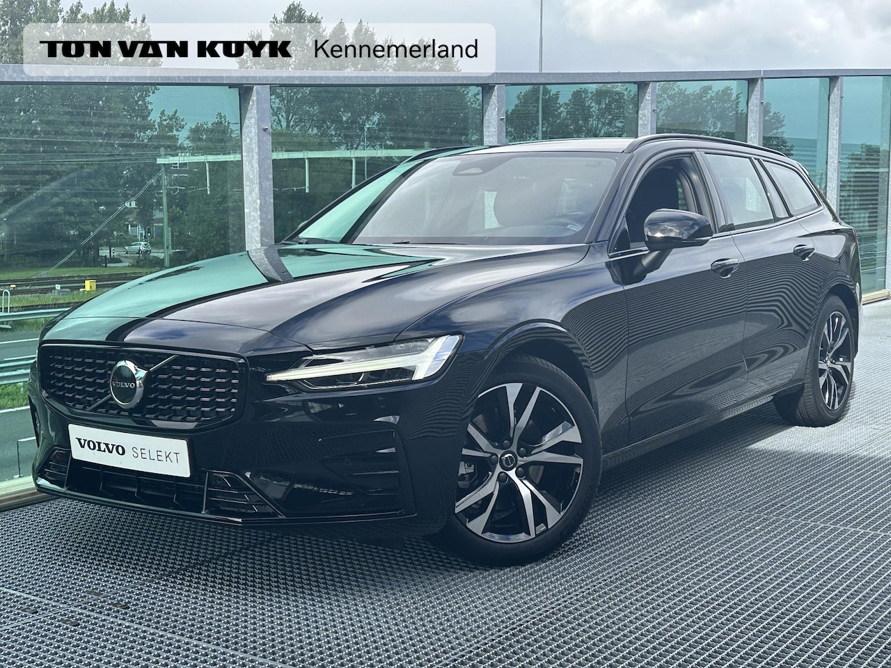 Volvo V60 - 2.0 B4 Plus Dark 2.0 B4 Plus Dark - AutoWereld.nl