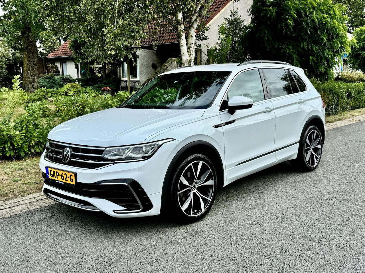 Volkswagen Tiguan - 1.5 TSI 150PK DSG 3x R-Line IQ-Light - AutoWereld.nl