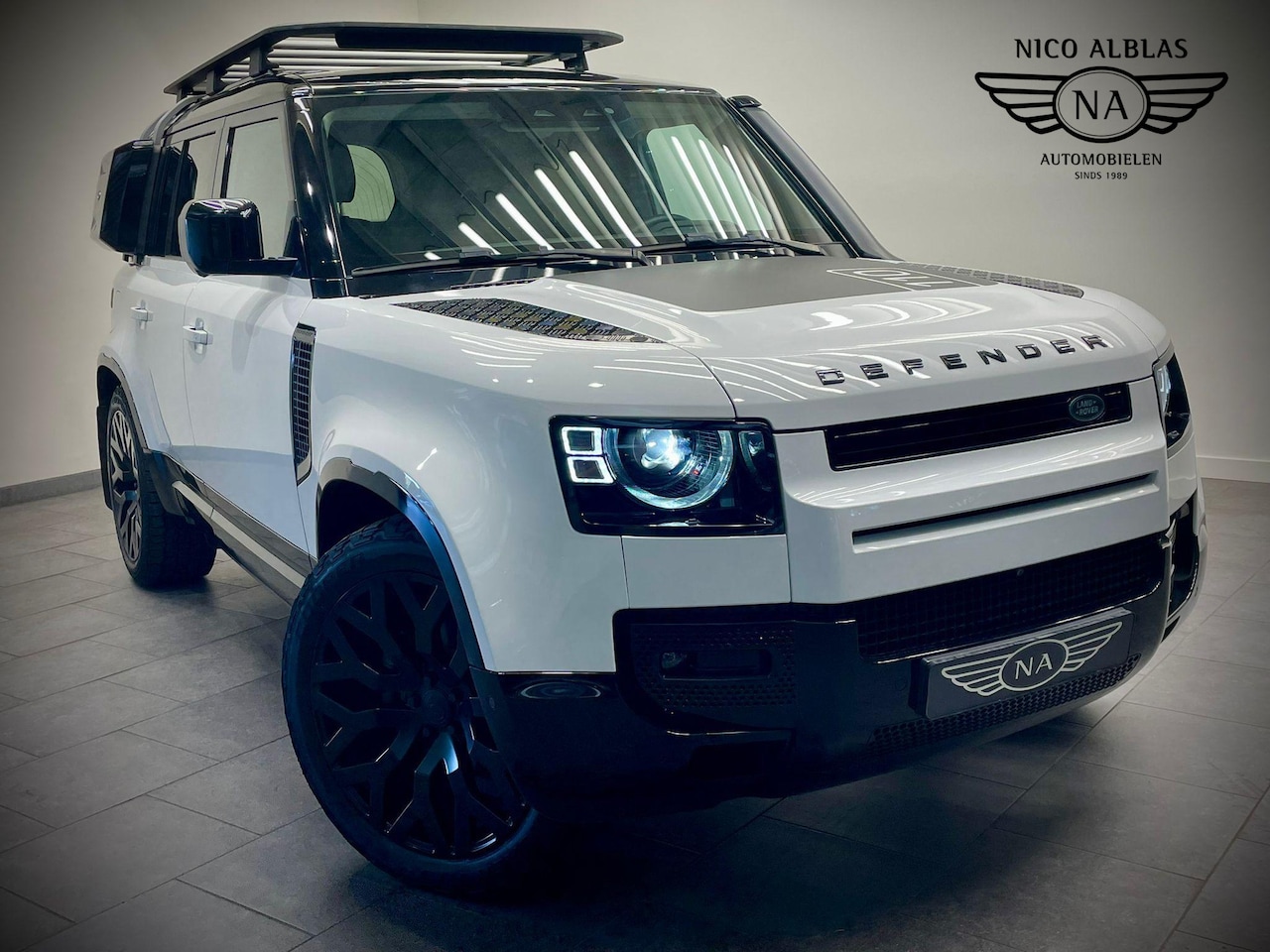 Land Rover Defender 110 - 2.0 D240 SE / PANO / TREKHAAK / LED / IMPERIAAL / 22"/ Ex btw - AutoWereld.nl