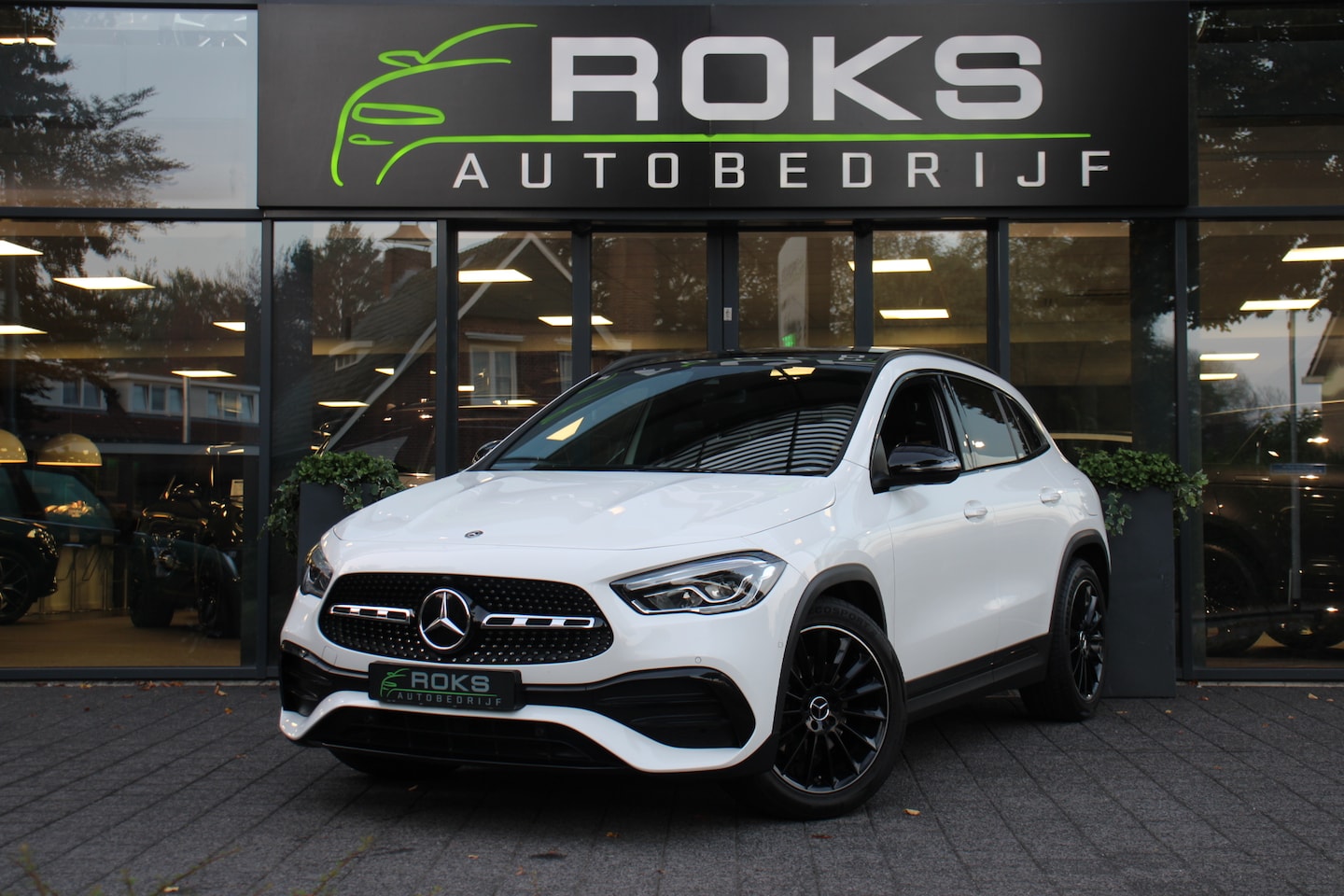 Mercedes-Benz GLA-Klasse - 200 Business Solution AMG Night Pakket/Navi/Camera/Sfeerverlichting/Panoramadak/H-leder/19 - AutoWereld.nl