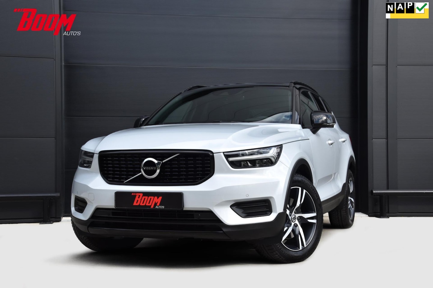 Volvo XC40 - 2.0 T4 190PK R-Design NAVI/CAMERA/CARPLAY/18INCH - AutoWereld.nl