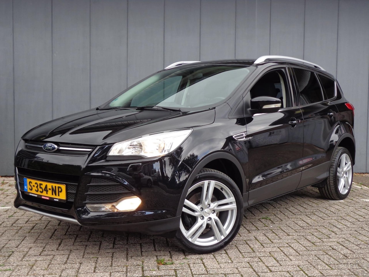 Ford Kuga - 1.6i 16V Ecoboost Trend Zeer Mooie Luxe Kuga Phanter Zwart, Onderhoudsboekje - AutoWereld.nl