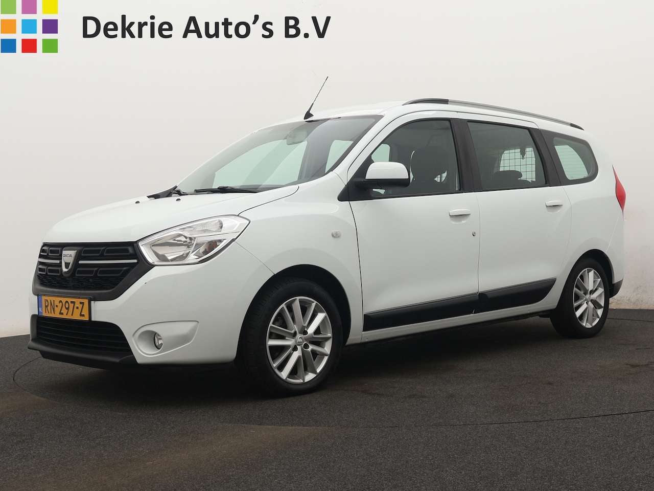 Dacia Lodgy - 1.5 dCi 109PK S&S Lauréate / Trekhaak / Navigatie / Pdc.+Camera / Airco / - AutoWereld.nl