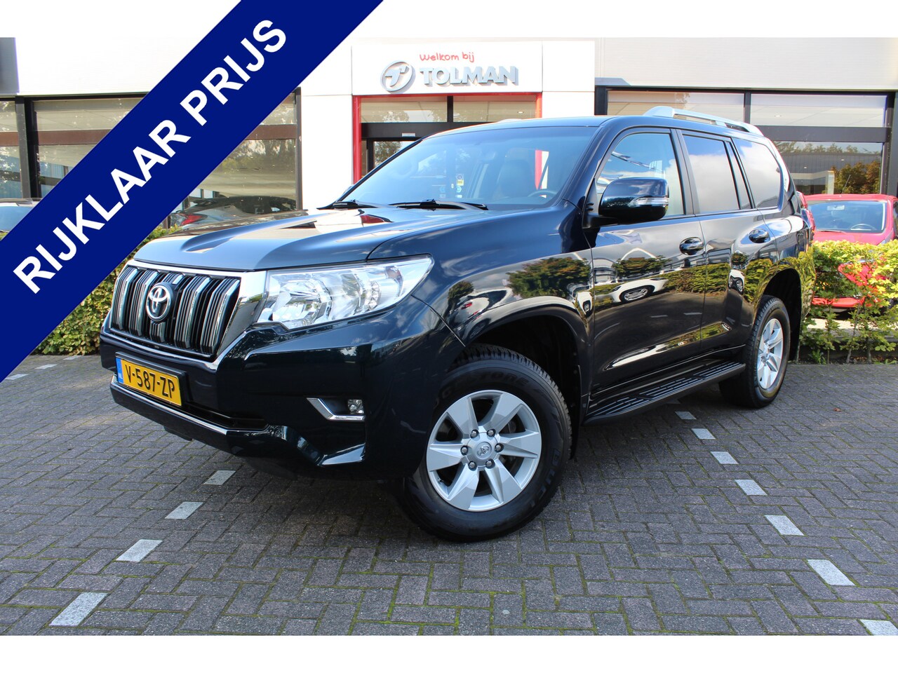 Toyota Land Cruiser - 2.8 D-4D-F Comfort Special Window Van | Leder | Trekhaak | Navi | Keyless | Clima | Cruise - AutoWereld.nl