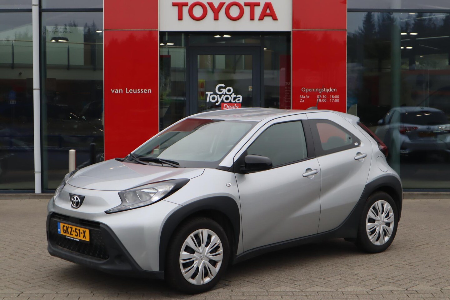 Toyota Aygo X - PLAY 5-DEURS APPLE/ANDROID CAMERA 7"DISPLAY LED AD-CRUISE AIRCO DAB+ - AutoWereld.nl