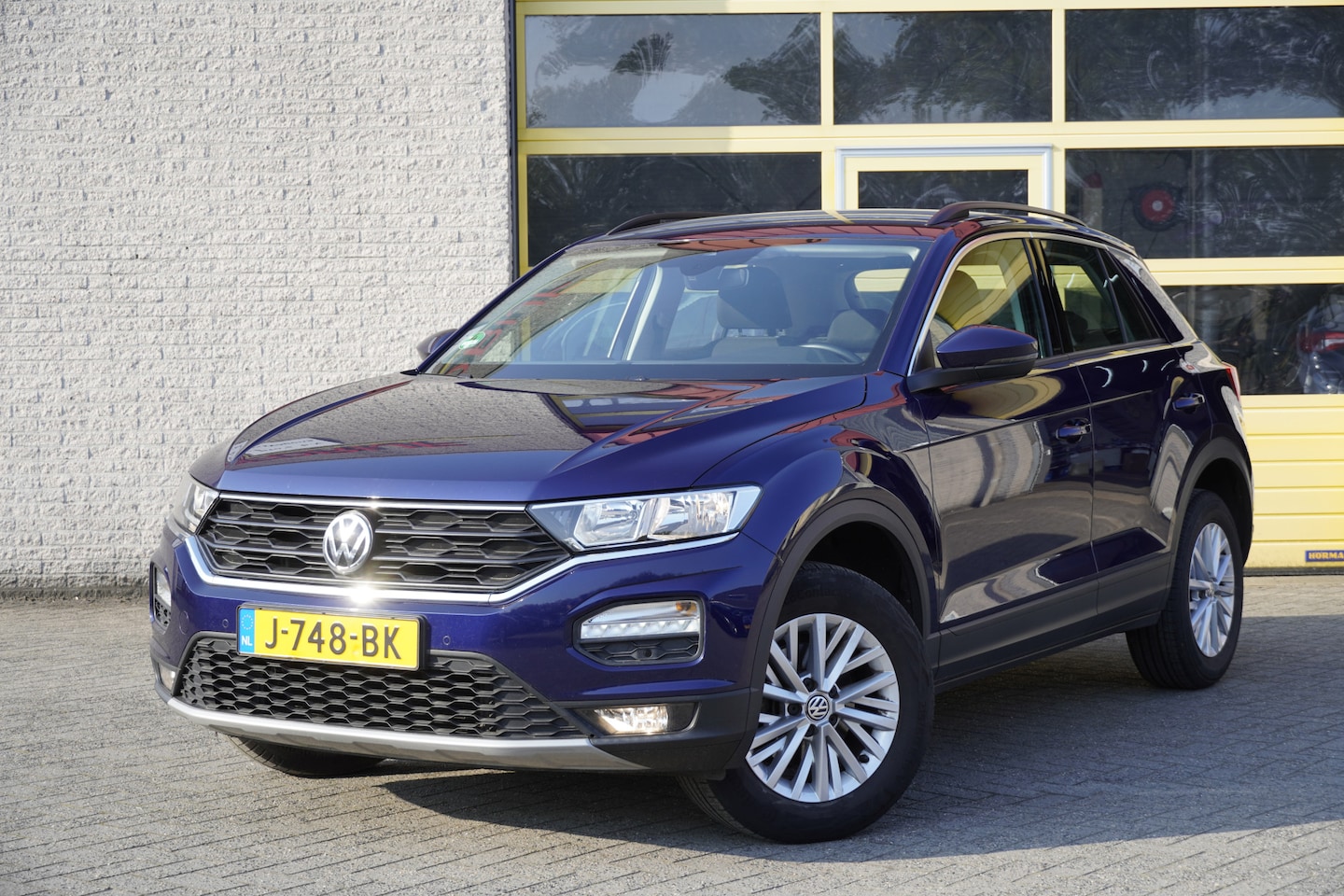 Volkswagen T-Roc - 1.5 TSI 150PK! Automaat Style BJ2020 Lmv 16" | Led | Pdc | Navi | Airco | Cruise control | - AutoWereld.nl