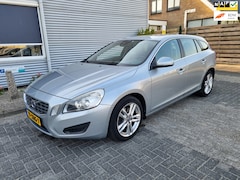 Volvo V60 - 1.6 T3 Momentum NAV.+Clima Bj:2012 NAP