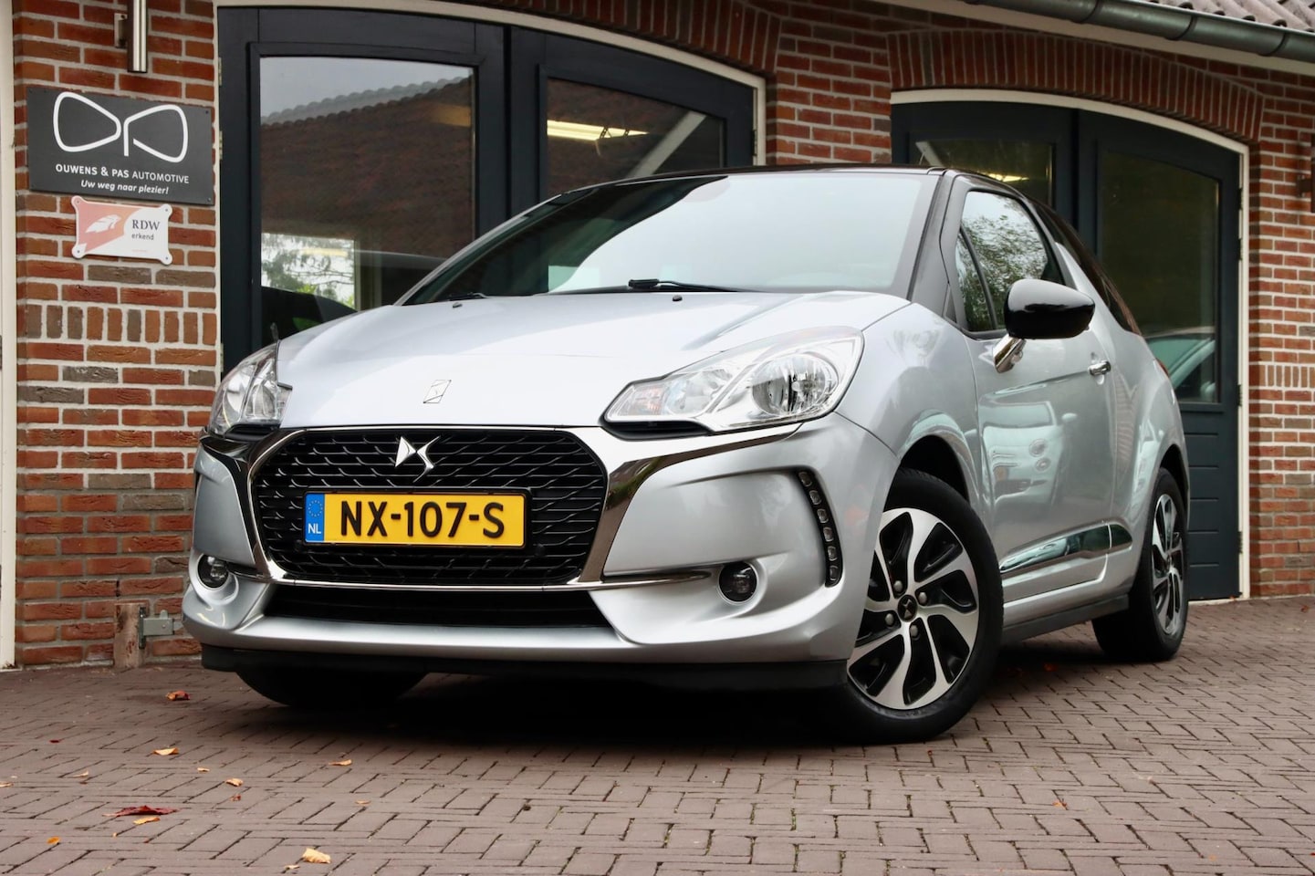 DS 3 - 1.2 PureTech Business | NIEUWE DISTRIBUTIE | NAVI | HIFI | SPORTSTOELEN | DAB - AutoWereld.nl