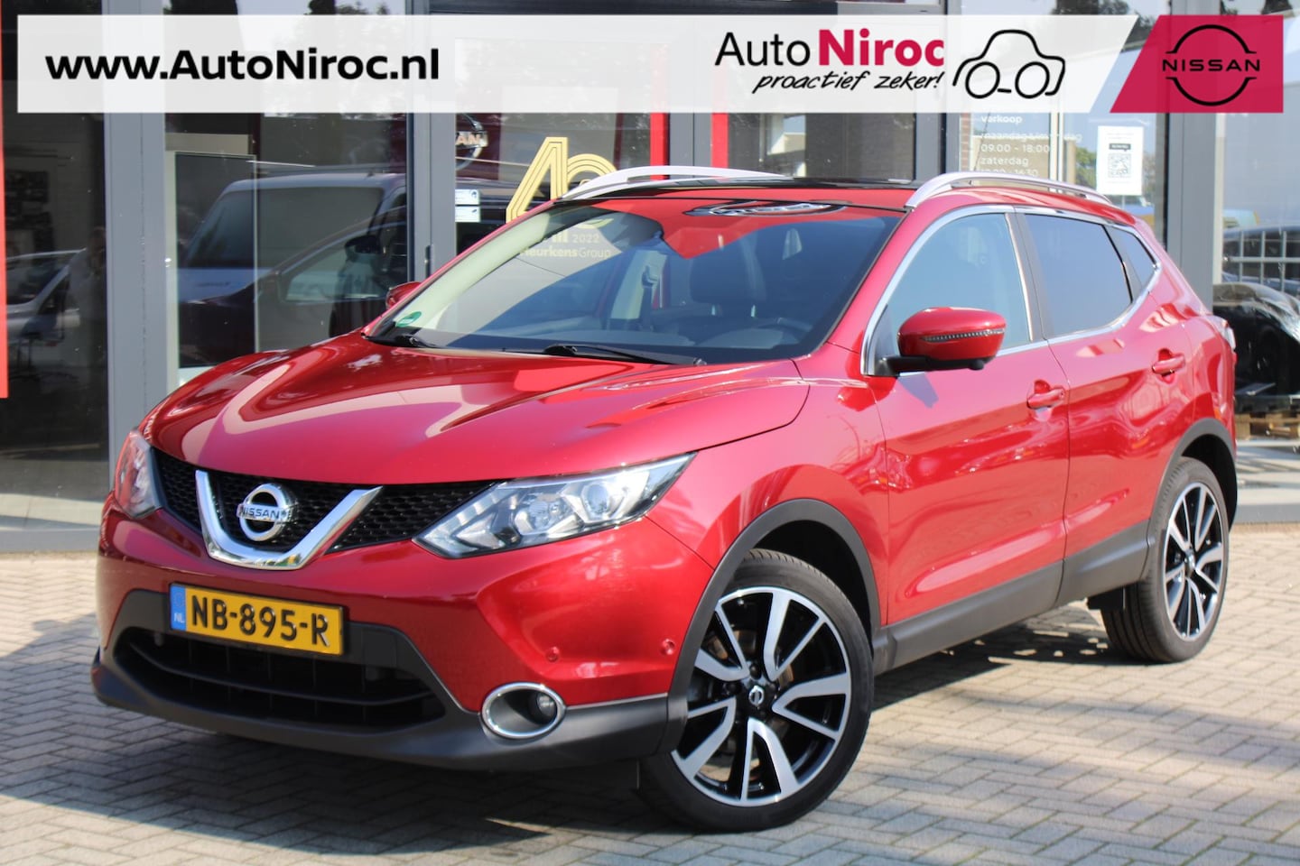 Nissan Qashqai - DIG-T 115 Tekna | PANORAMADAK | LEDER | STOELVERWARMING | TREKHAAK | - AutoWereld.nl