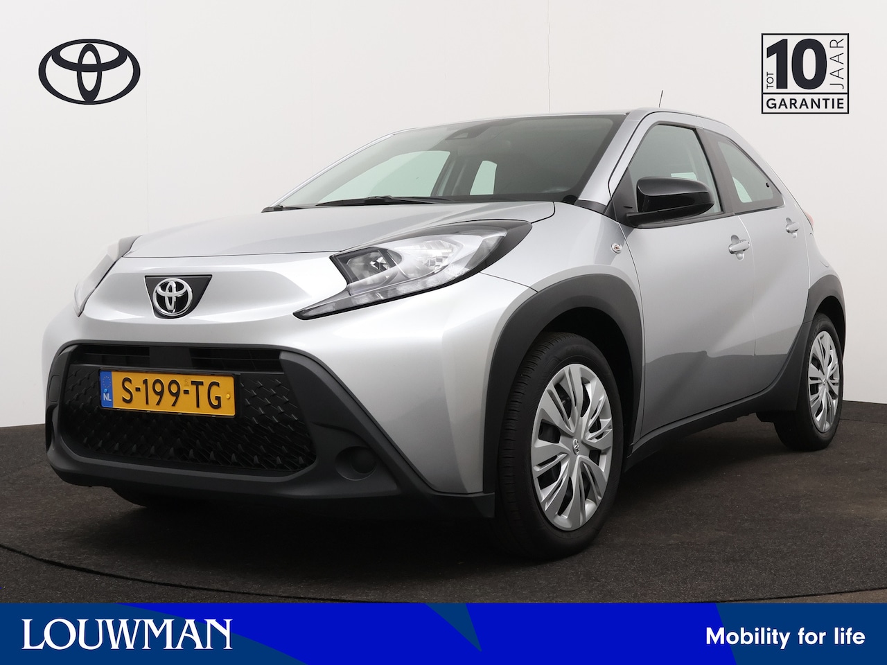 Toyota Aygo X - 1.0 VVT-i MT Play | Airco | Apple Carplay/Android Auto | ParkeerCamera | - AutoWereld.nl