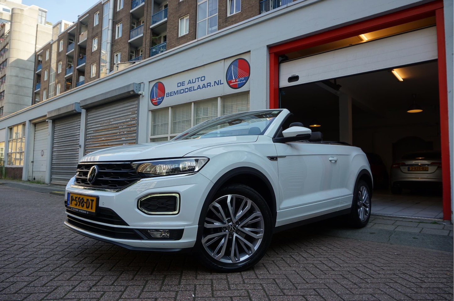 Volkswagen T-Roc Cabrio - 1.5 TSI R-Line (3x) IQ-Drive Aut7 * BTW * Bomvol * - AutoWereld.nl