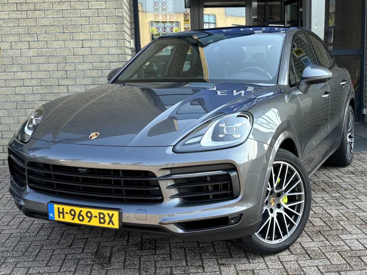 Porsche Cayenne Coupé - 3.0 E Hybrid-PANORAMA-LUCHTV.-STOELEN 18 VOUDIG-SPORT CHRONO-SURROUND VIEW-COMPL. - AutoWereld.nl