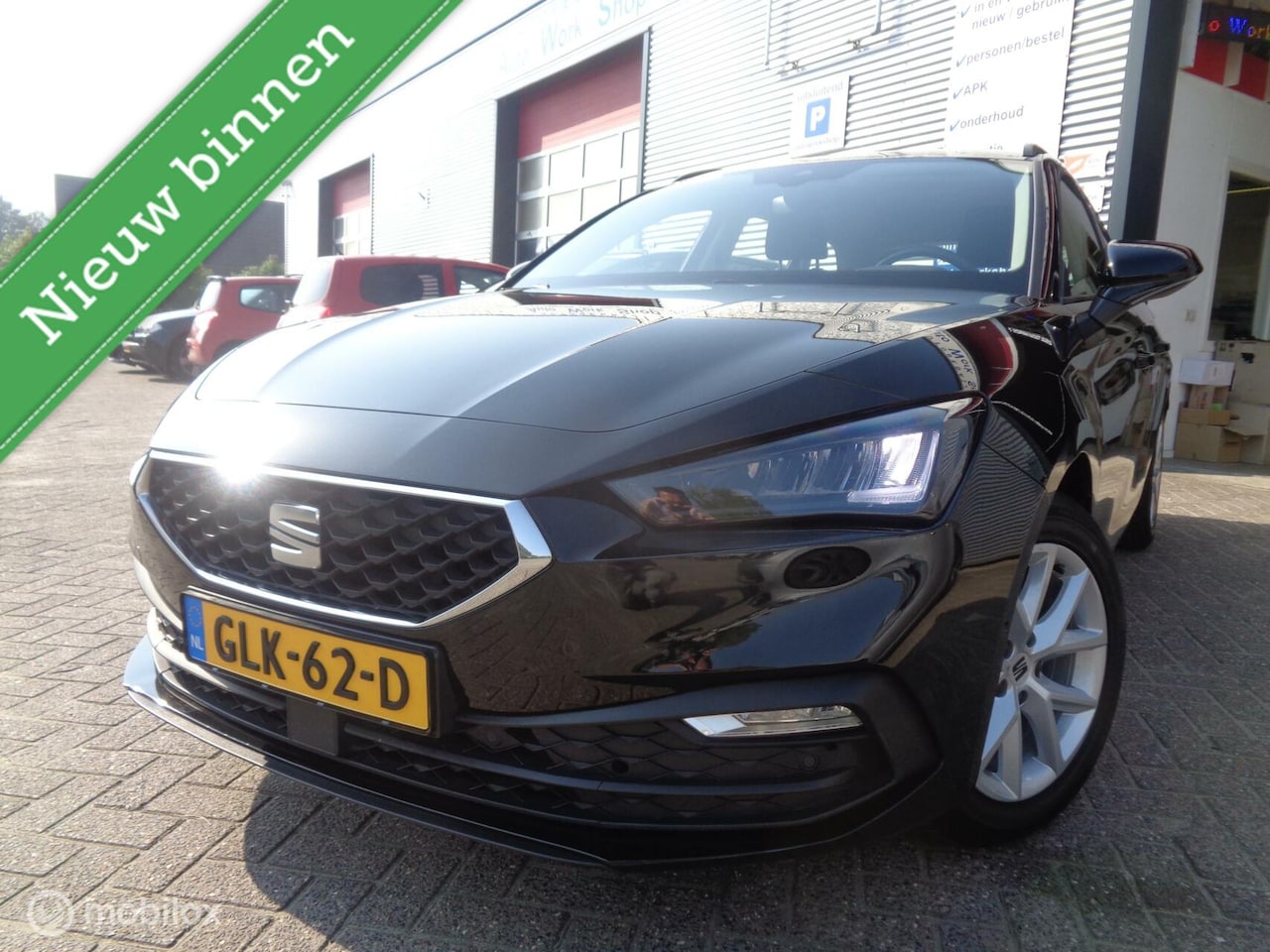 Seat Leon Sportstourer - 1.5 TSI 130pk Style Edition/LED/PDC/Airco/Carplay/Lm/1st eig/Virtual cockpit/Navigatie/Nie - AutoWereld.nl