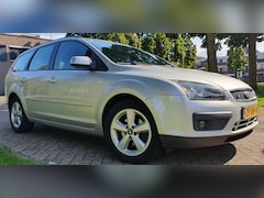 Ford Focus Wagon - 1.8-16V Futura Flexifuel. Airco, Cruise controle, winterbanden op stalen velg, trekhaak, dakdragers en optioneel fie