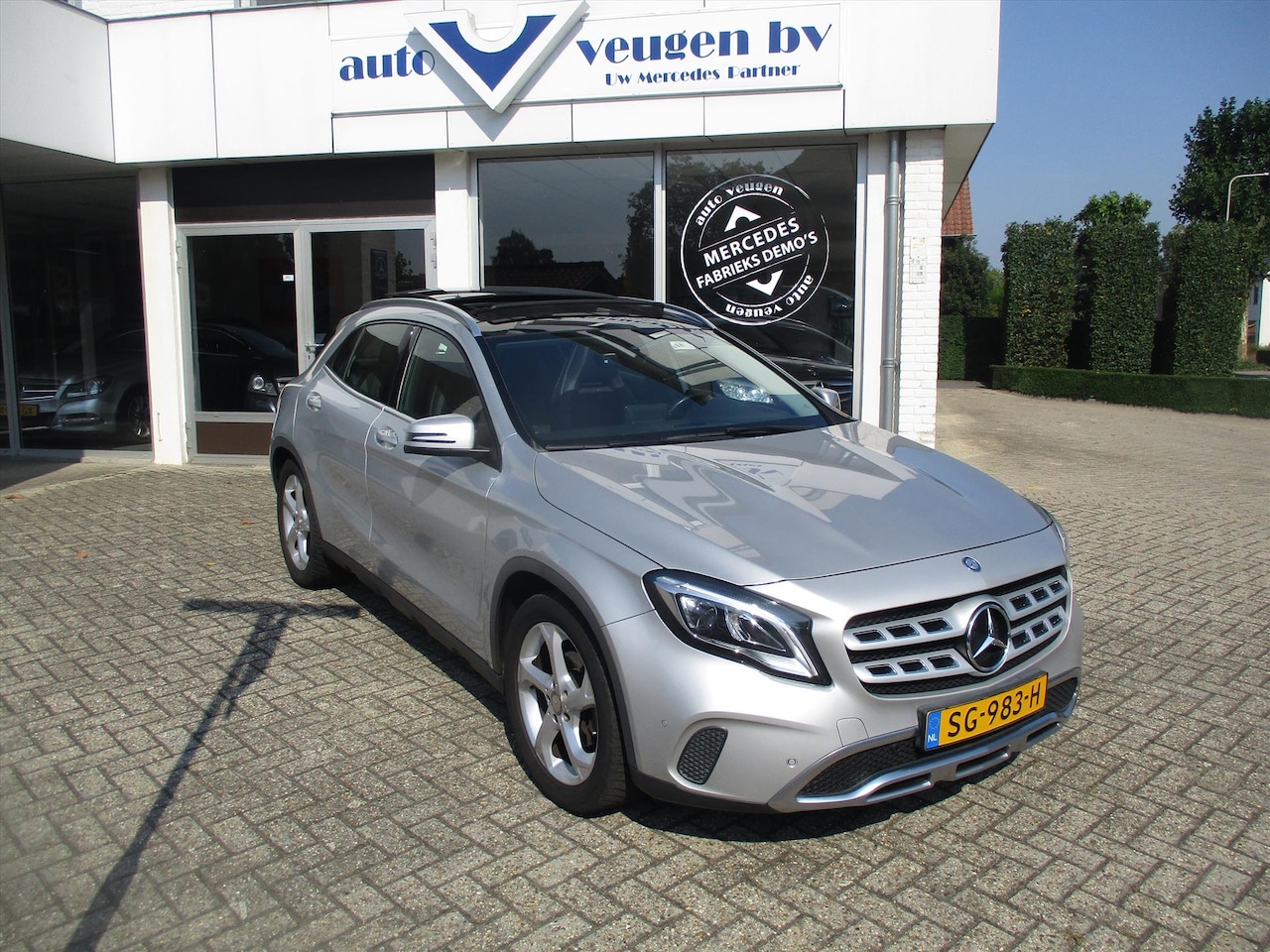 Mercedes-Benz GLA-Klasse - 180 122pk 7G-DCT URBAN / PANORAMADAK - AutoWereld.nl