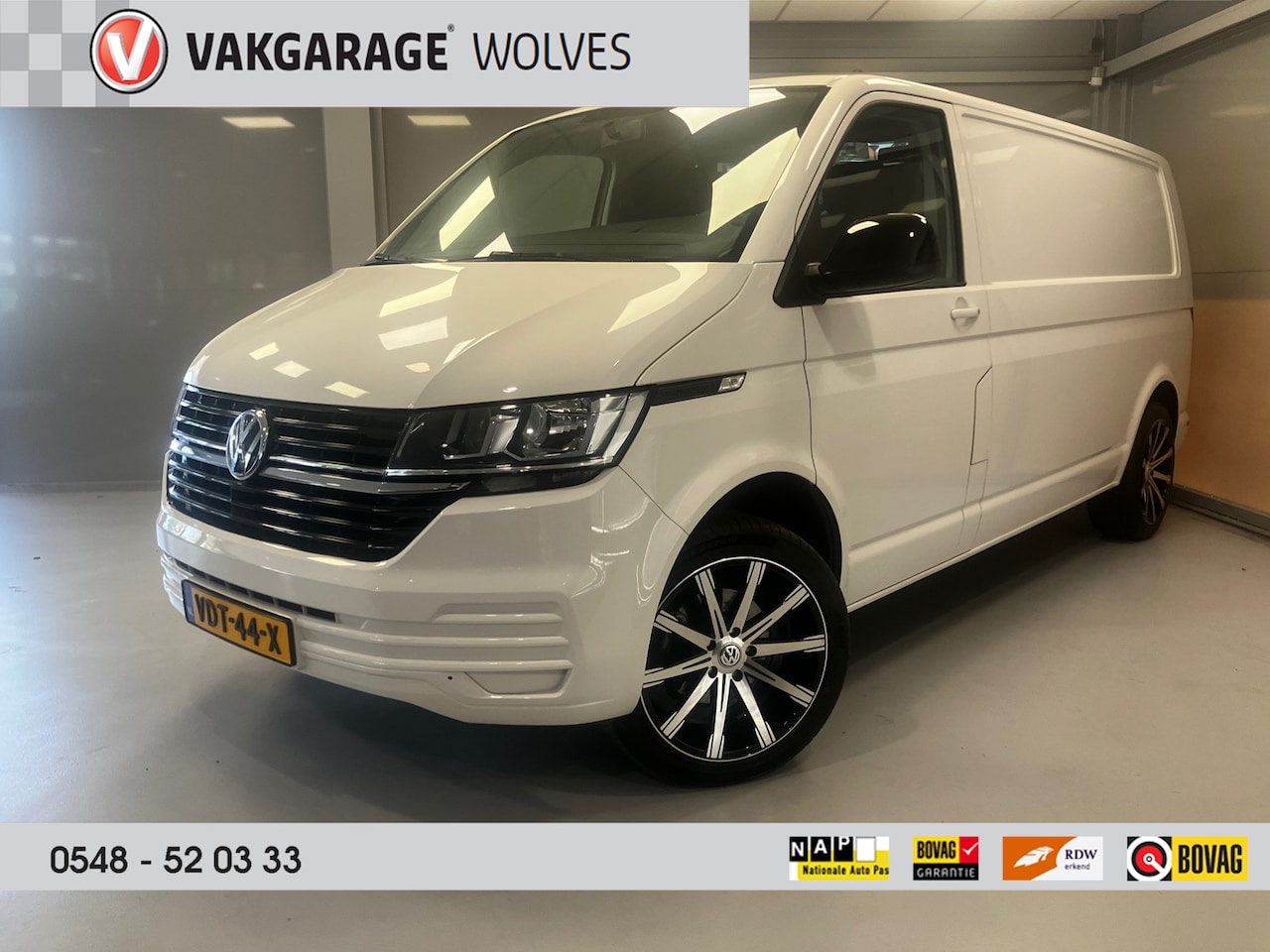 Volkswagen Transporter - L2H1 28 White & Black Edition 2.0 TDi 150pk | Lichtmetalen velgen | Trekhaak | Navigatie | - AutoWereld.nl