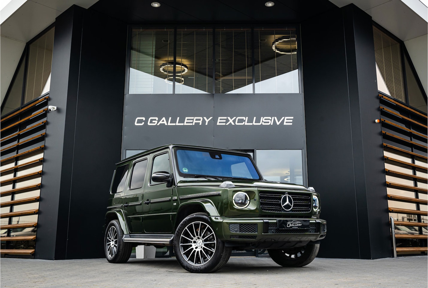 Mercedes-Benz G-klasse - G500 ///AMG - Olive Green l Panorama l Burmester + l Designo - AutoWereld.nl