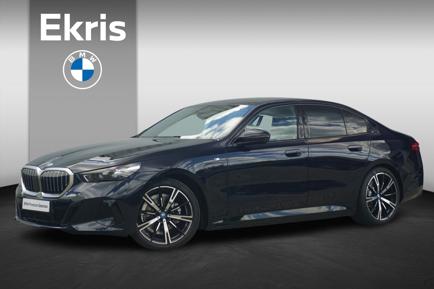 BMW 5-serie - Sedan 530e M Sport Trekhaak / Comfort Acces / Harman Kardon / Comfortstoelen / Innovation - AutoWereld.nl